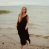 must viskoosist suvekleit, mis on Eestis disainitud ja õmmeldud