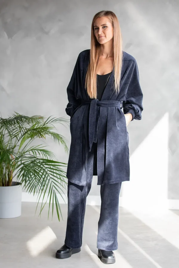 EINI komplekt, mis sisaldab kimonot ja laiu pükse