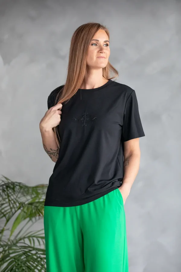 must naiste oversized tikandiga t-särk