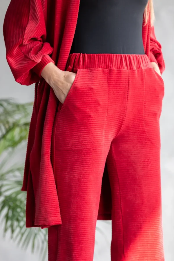 naiste taskutega punased vabaaja püksid