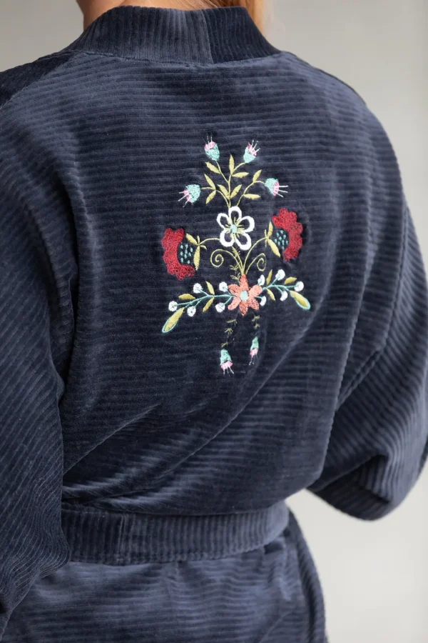 Naiste kimono tikand