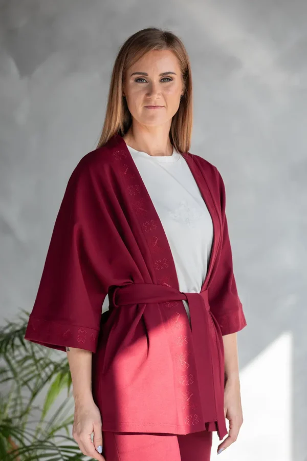naiste Eestis disainitud lühike bordoopunane kimono