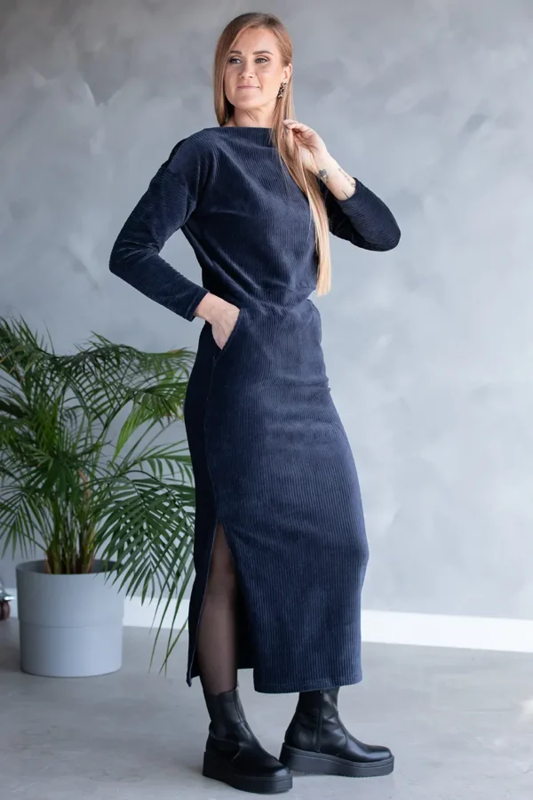 hallikassinine pikk ja soe kleit