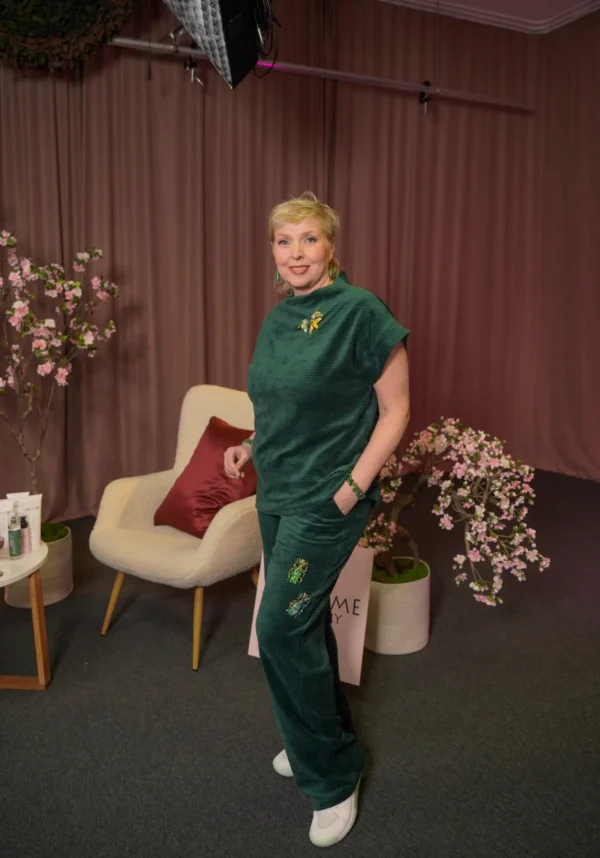 velveti trikotaažist naiste roheline pluus